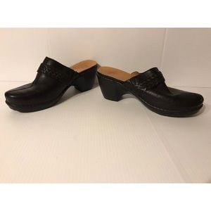 Nurture women’s slip on mules clogs leather shoes size 8.5